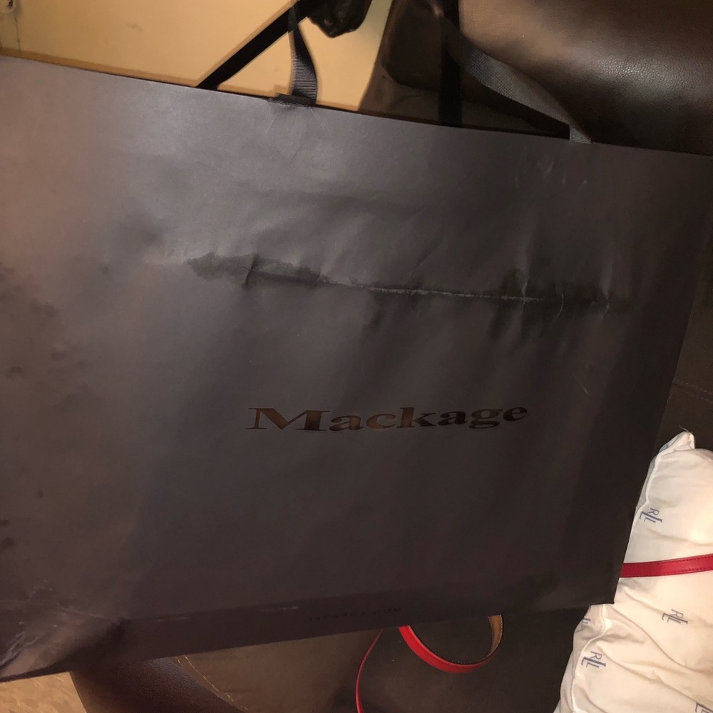 Meet your Posher, Simone